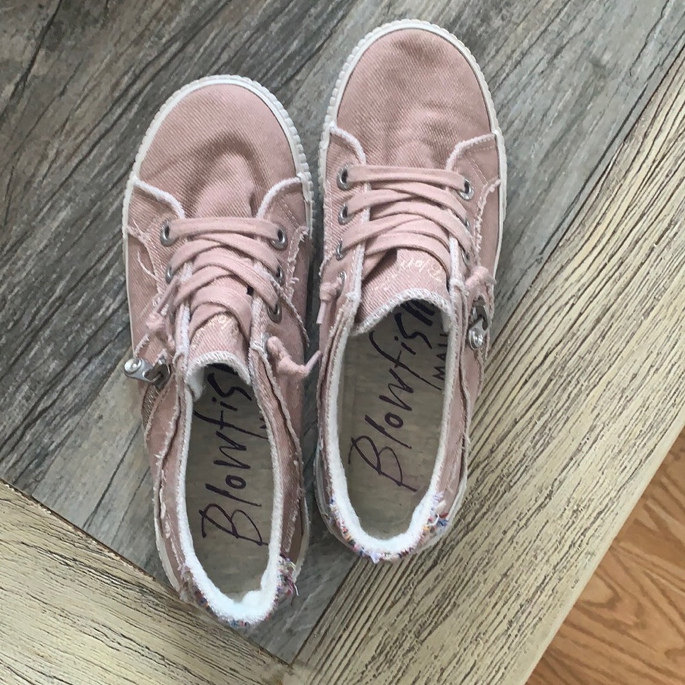 Blowfish Malibu super foam tennis shoes